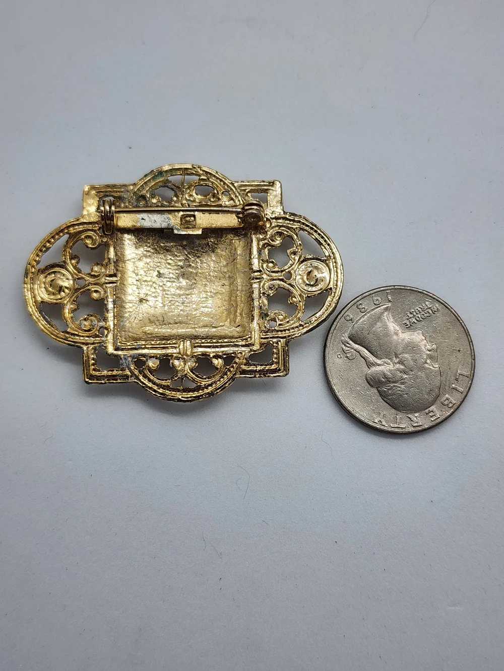 ✨️ 5 For 25 ✨️Gold-tone Filigree Brooch with Swirled Blue, Teal & Purple Enamel